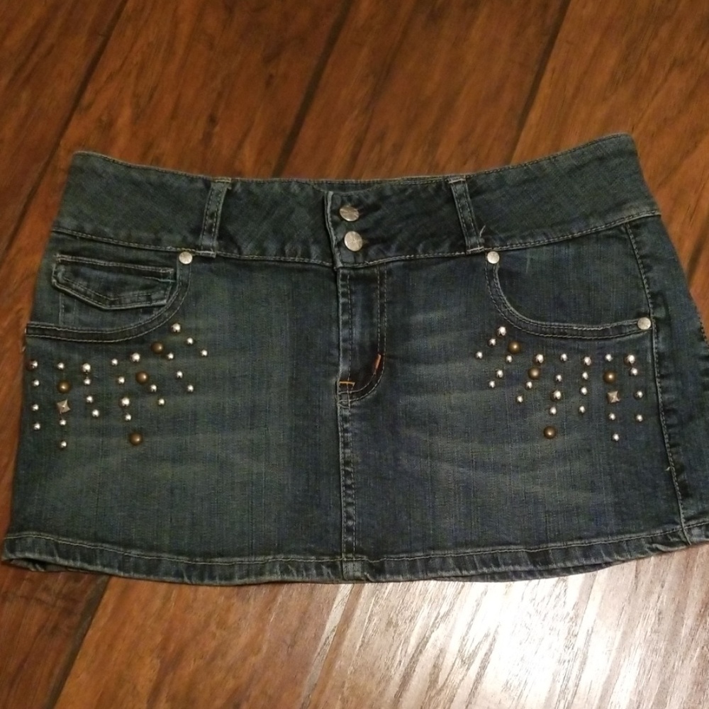 NWOT Younique Juniors jean skirt